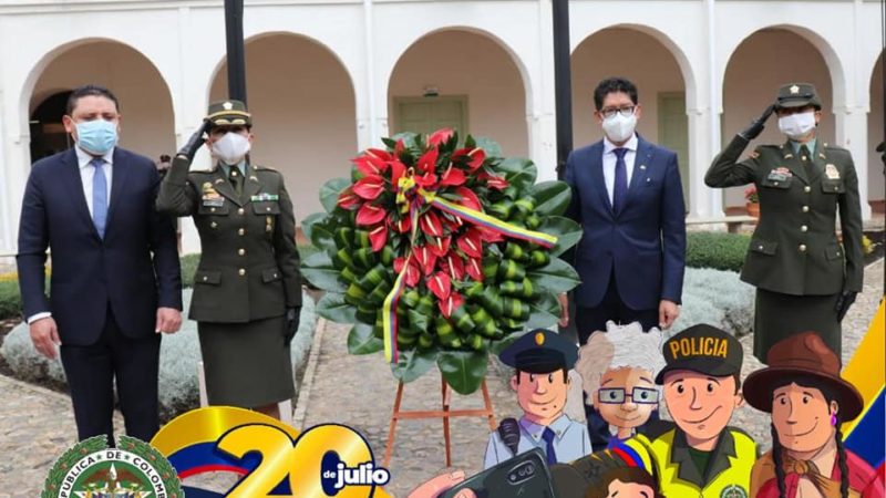 Con ofrenda floral Policía Metropolitana conmemoró el 20 de Julio