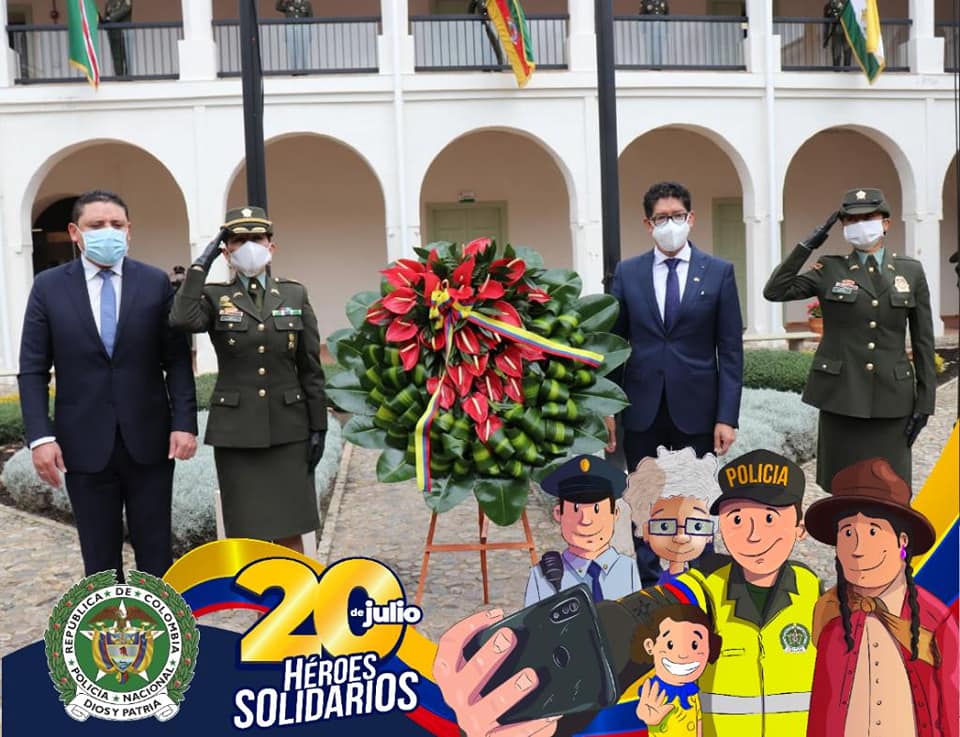 Con ofrenda floral Policía Metropolitana conmemoró el 20 de Julio