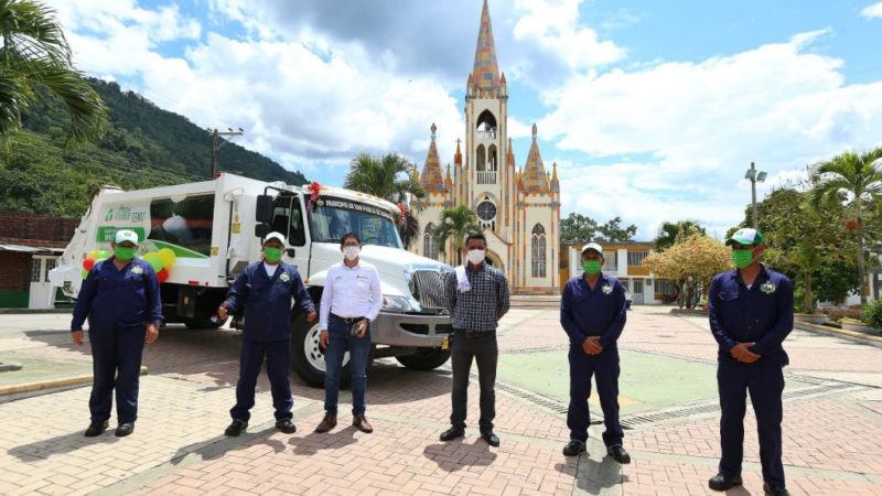 San Pablo de Borbur recibió primer vehículo compactador de basuras