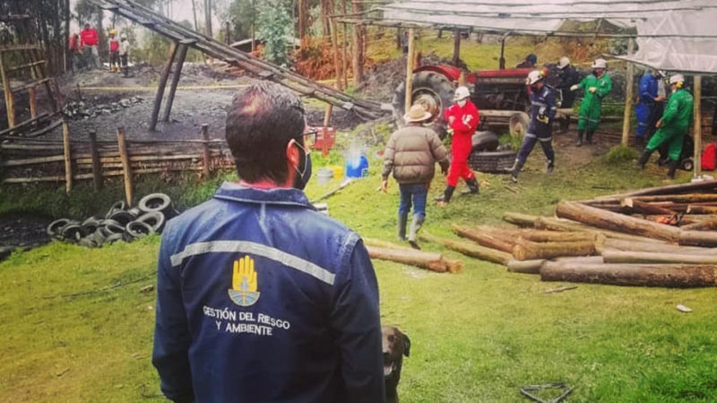 Derrumbe deja 4 personas atrapadas en una mina