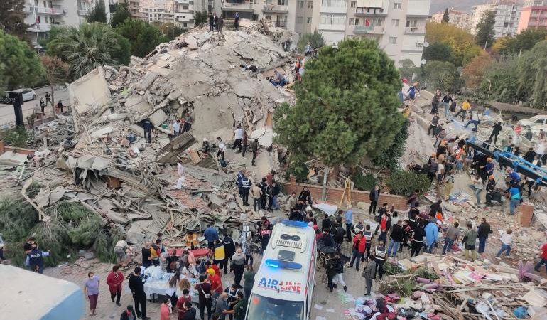 Más de 10 muertos en Grecia y Turquía tras fuerte terremoto