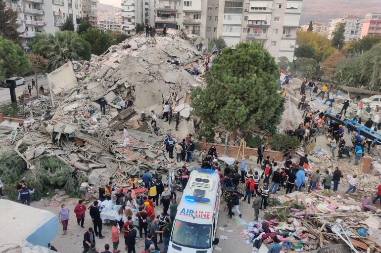 Más de 10 muertos en Grecia y Turquía tras fuerte terremoto