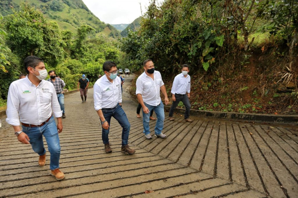 Gobernador de Boyacá, supervisó e inauguró proyectos viales en Lengupá