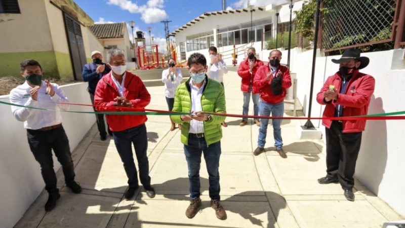 Gobernador inauguró tres importantes obras para comunidad de Turmequé