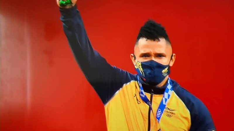 Luis Javier Mosquera gana la plata para Colombia en pesas