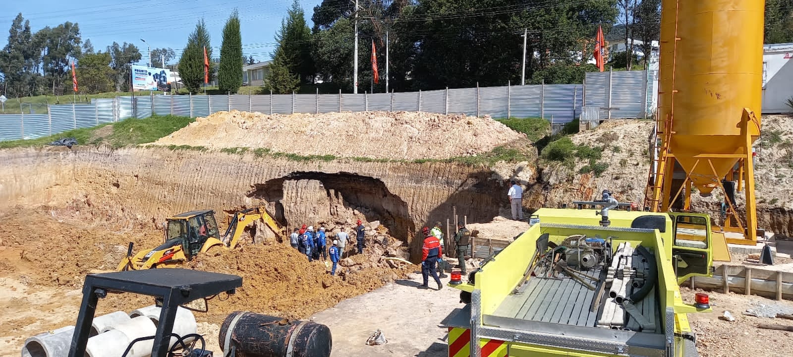 Trabajador perdió la vida al quedar sepultado por alud de tierra.