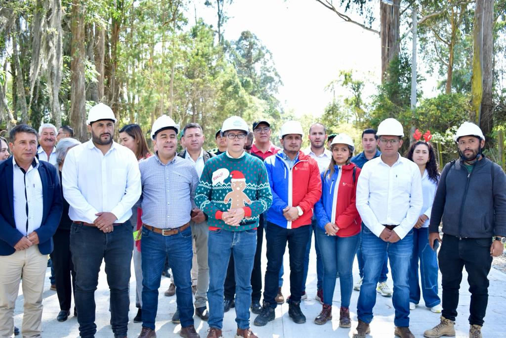 En Saboyá, el gobernador Ramiro Barragán y la comunidad celebran obras para la vida